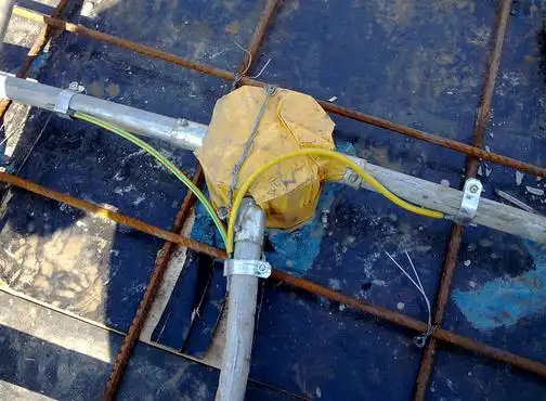 接地跨接线是两个金属体(机柜,桥架,线槽,钢筋,金属管等)之间的接地