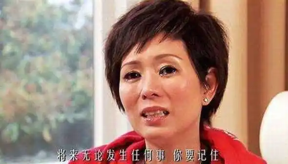 周星驰不婚原因浮出水面,答案就"藏"在他一直不愿摘的帽子里_罗慧娟