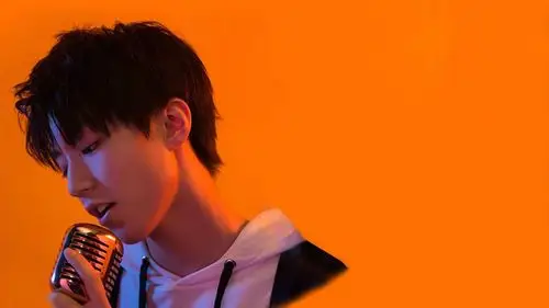 王俊凯爱奇艺宣传图