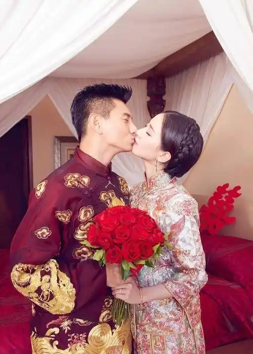 细微之处见真爱,吴奇隆面婉拒挽手请求,表示自己是有老婆的人!