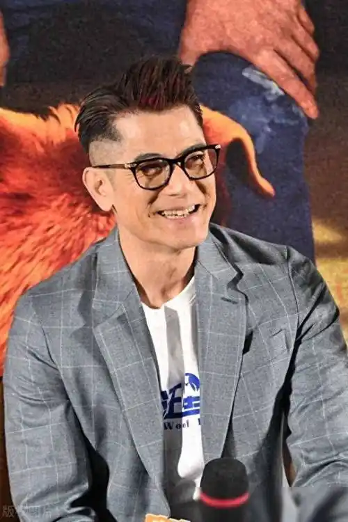 郭富城新造型引热议,牙齿显老态?网友直呼认不出!