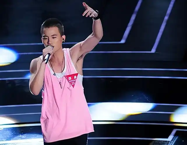 2013年,21岁的欧豪站上了《快乐男声》的舞台.