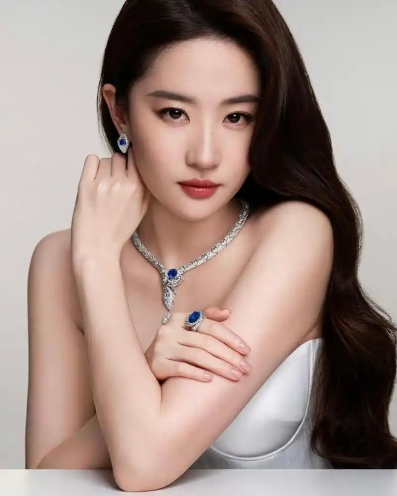 李沁vs刘亦菲,风格迥异的两位美女,你更喜欢谁?