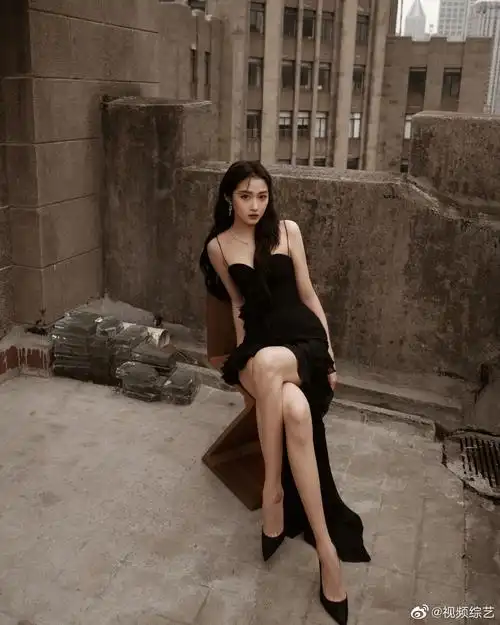 脸小腿长关晓彤的生图yyds礼服尽显大长腿太优越了