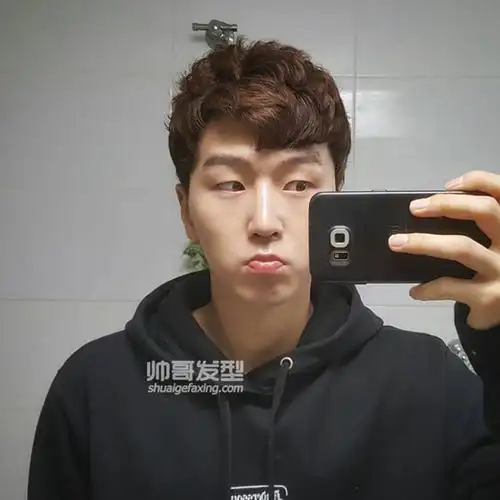 简单又帅气的男生短发图片 好看的男生短头发发型