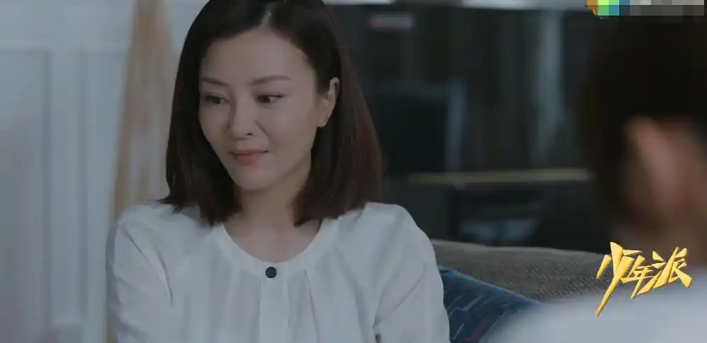 少年派:裴音嘴上说把蒋昱文当弟弟看,却因他的一个拥抱失神了