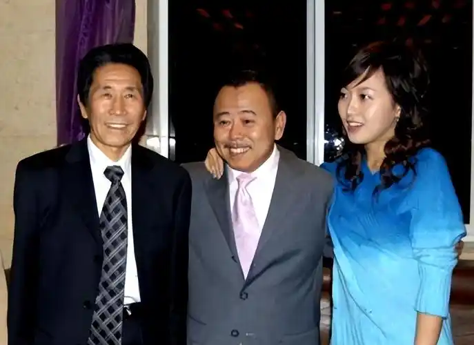 回顾潘阳父亲潘长江14年不火嫁身价十亿老公如今过得如何