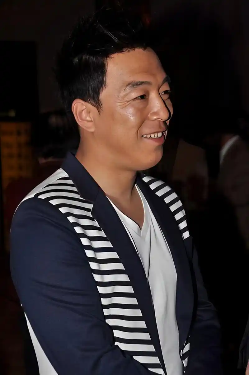 "黄渤明白这是对他的背书的嘲弄,所以他回答说:"车是不是二手的不重要