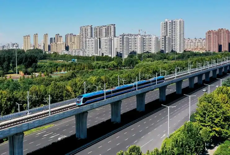 郑许市域铁路穿越郑州—许昌产业带的核心区域,连接郑州地铁网,接入