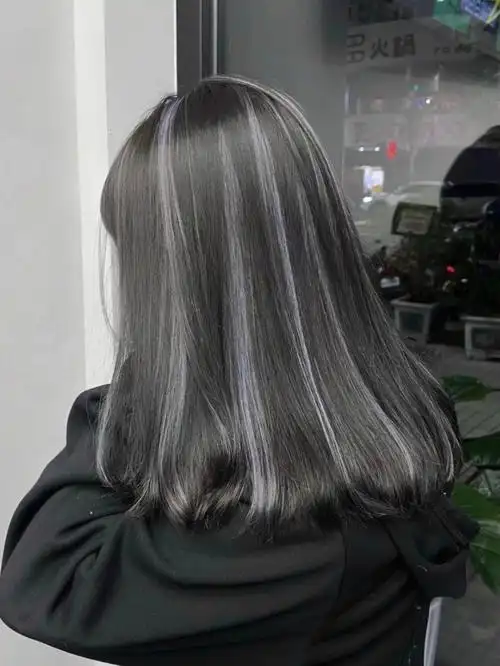 2022都在染的神仙发色今年很火的千禧年染发风格,深