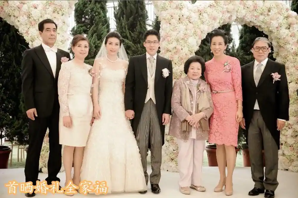 霍启刚深夜发文悼念祖母感恩其疼爱晶晶和儿女首晒婚礼全家福