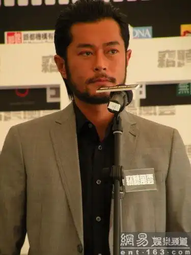 《窃听风云》昨开机 古天乐蓄须吓坏吴彦祖--肇庆