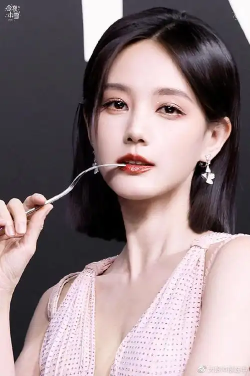 温柔似水!|李一桐_新浪新闻