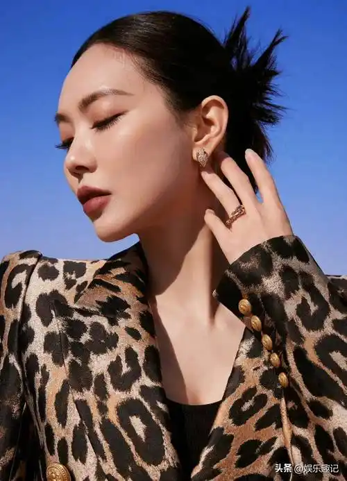 杨幂新发色揭晓你猜到了吗_吴倩_楚然_周洁琼