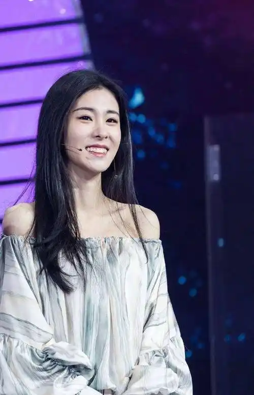 曝男方全力打压张碧晨,女方靠吃药维持情绪_华晨雨_事业_单身