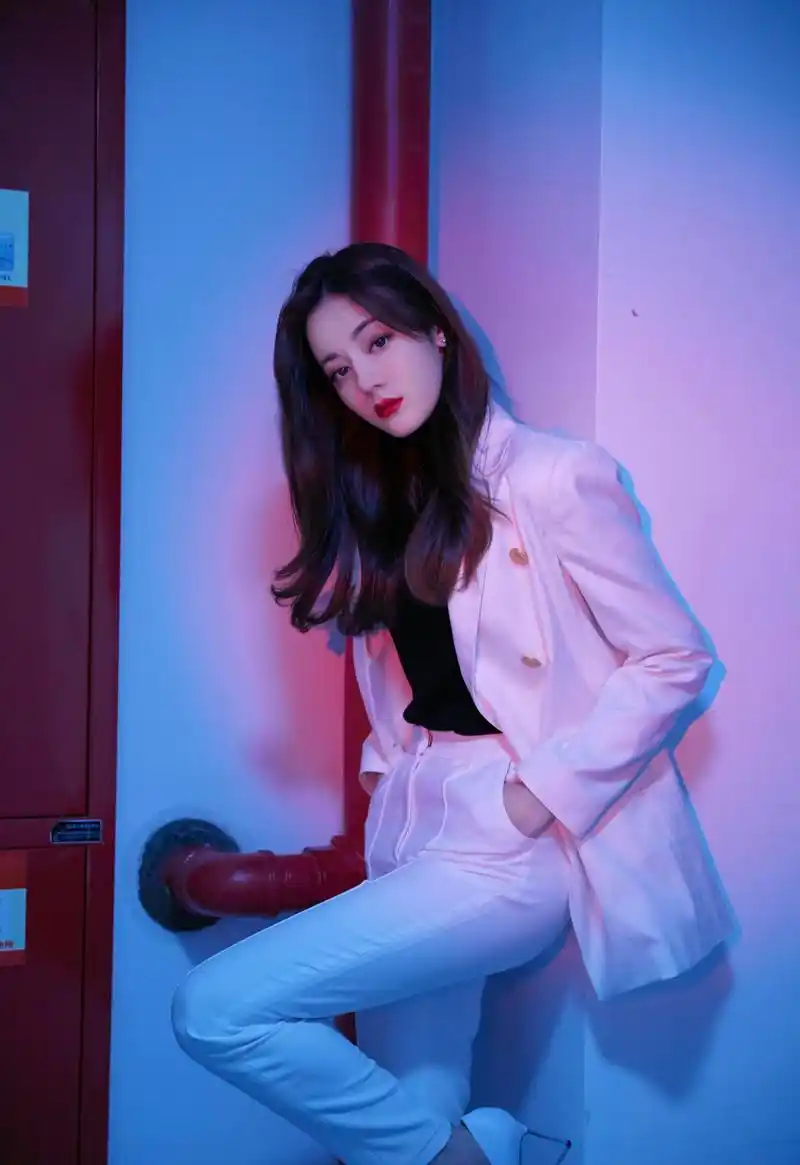 女生穿西装有多绝?女明星西装杀合集来了