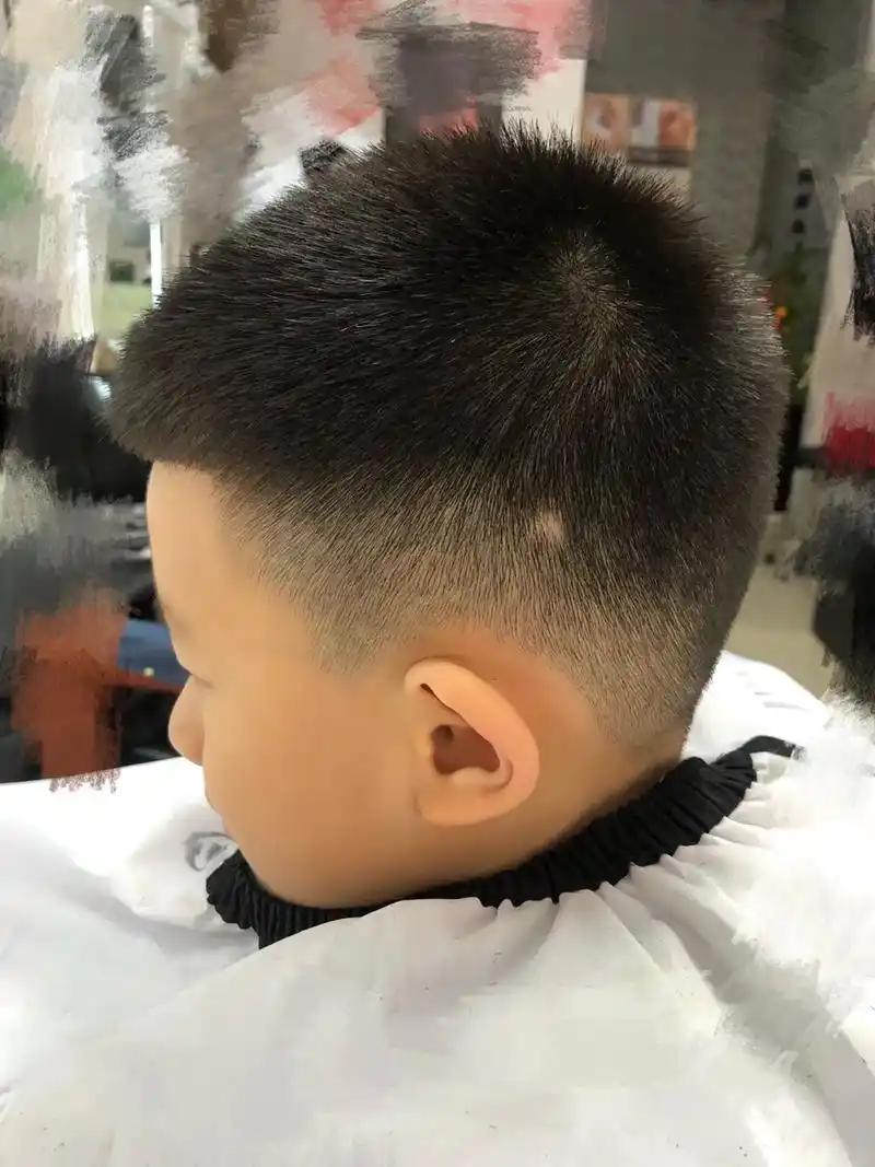 男士渐变 #美式圆寸 #就是因为热爱 #男士发型改造 #男 - 抖音