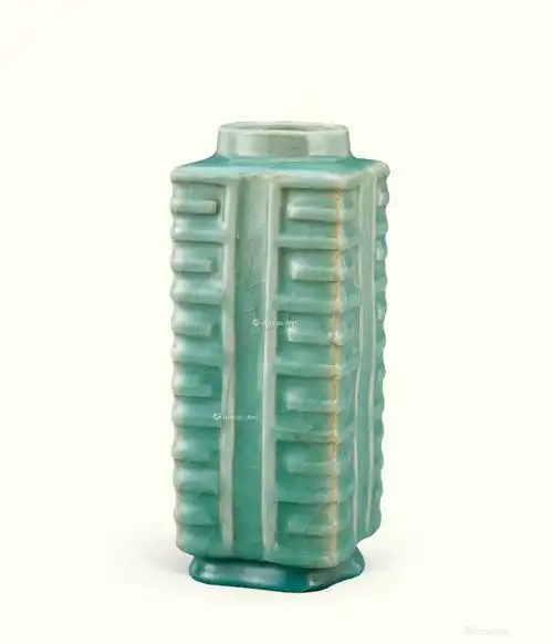 5084南宋龙泉窑青釉琮式瓶