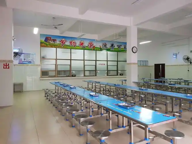 建安全卫生食堂,创健康和谐校园(副本)