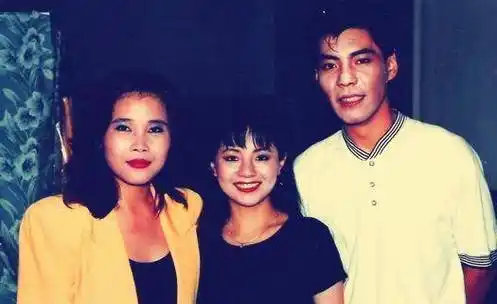 54岁田震春晚复出,为何被骂的却是那英?