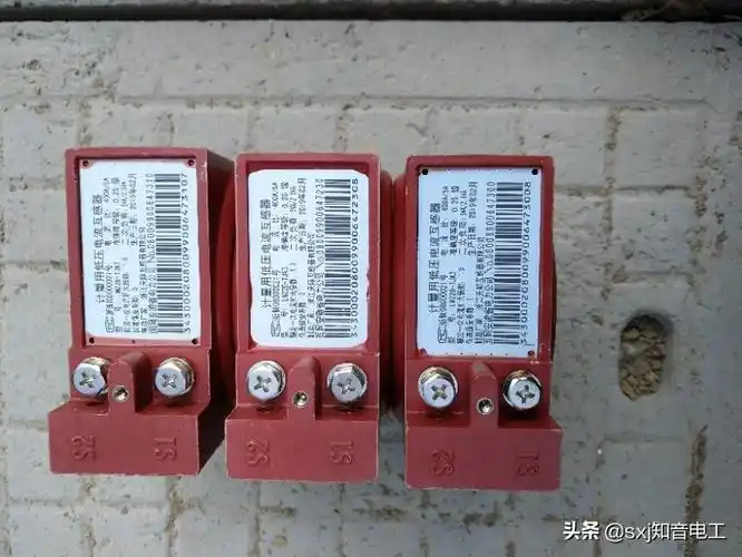 三相电电费多少钱一度带有电流互感器的三相四线电能表