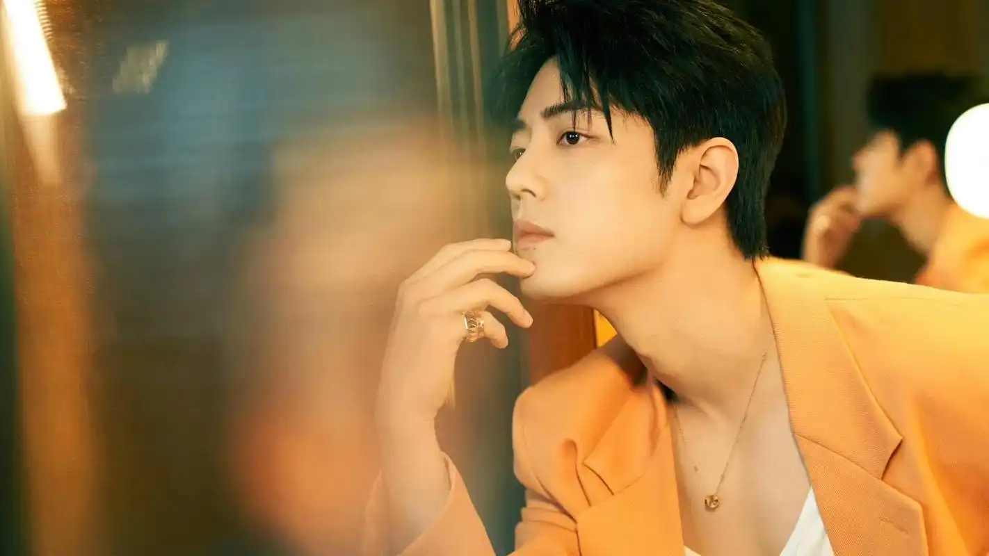 肖战米兰时装周不骄不躁戒熬夜破戒跨界闯世界说到做到