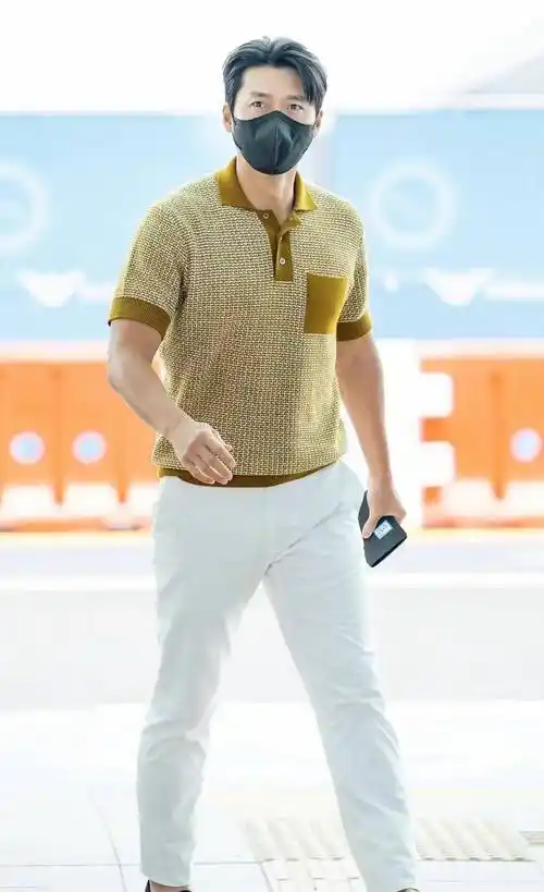 玄彬当爸后首次公开亮相!