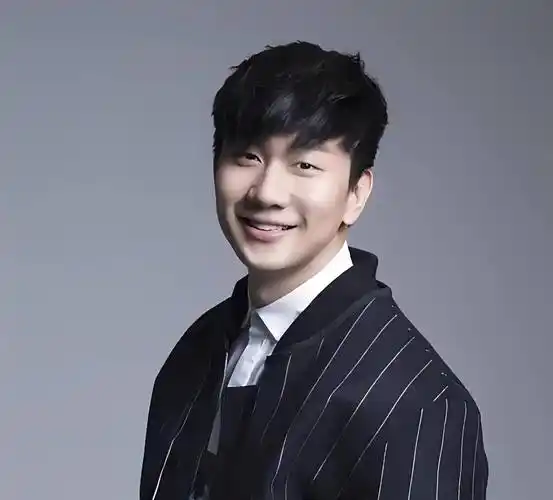 娱乐圈八卦:林俊杰与赵露思的互动,是真情还是虚伪?