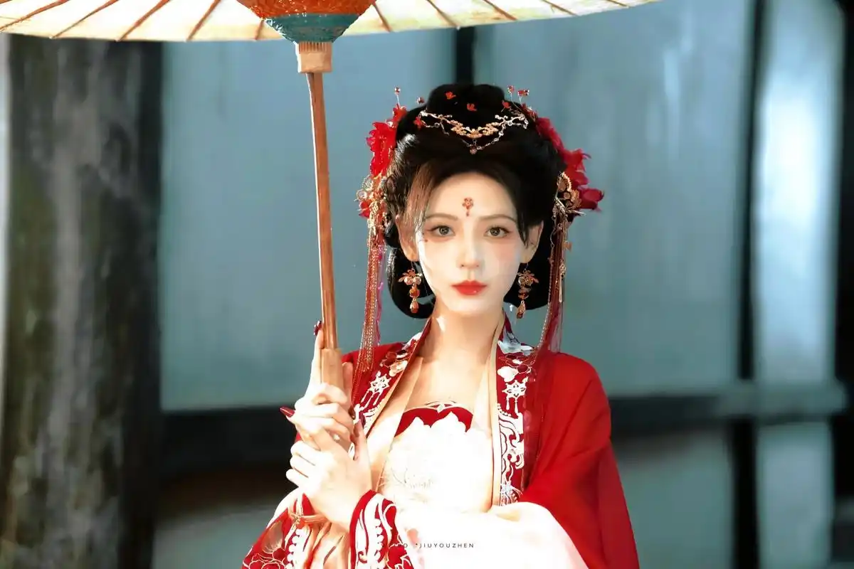 张予曦 | 红衣古装