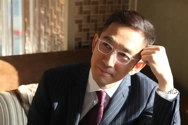 p>吴启华,1964年5月19日出生于香港,中国香港影视男演员,流行乐歌手.