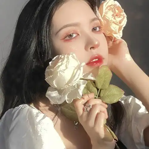 温柔女生头像秋风穿尘而过云水间静无言守在红尘守候一份约定