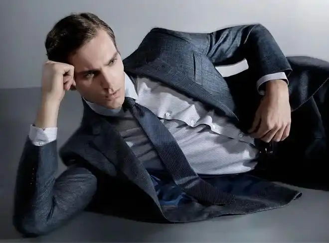 最近,时尚男模 max lang(马克斯·朗)成为了 giorgio armani 的最新男