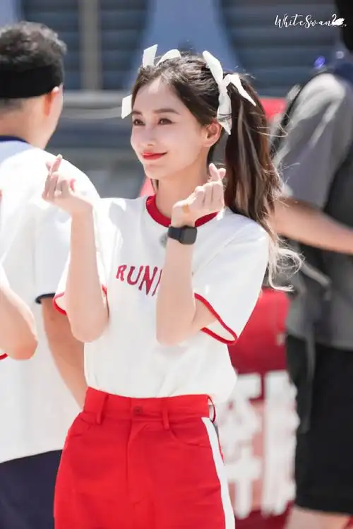 跑男路透今天是双马尾的乖乖宝@angelababy