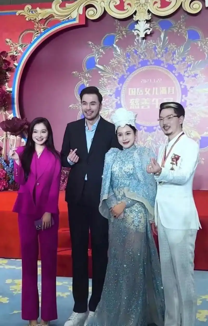 豪华陪嫁: 1324万的彩礼; 10套汤臣一品房; 600万的定制婚纱!