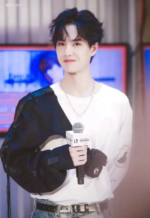 王一博 王甜甜笑起来真是太奶了 抖音转载