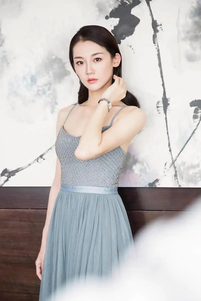 美女明星苗苗,貌美如花,性感迷人