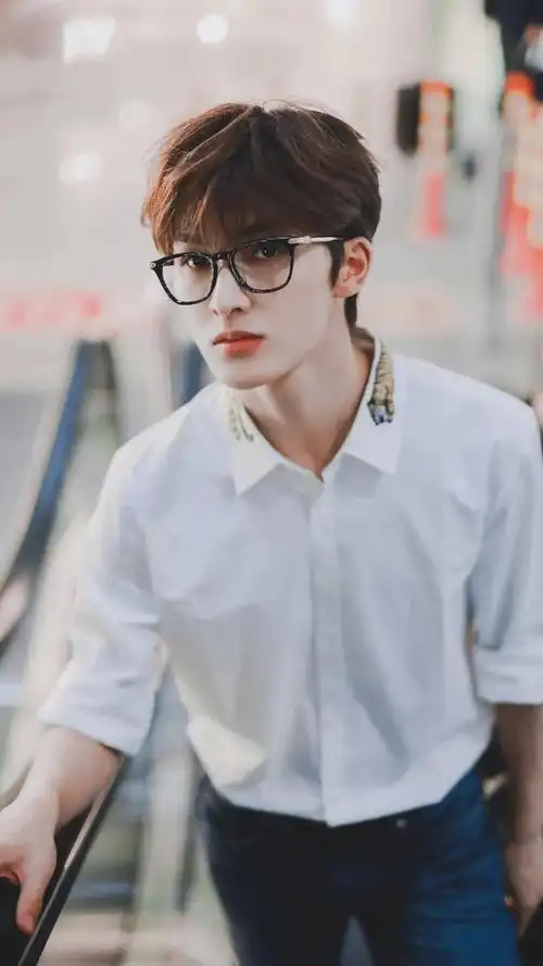 手机壁纸朱正廷