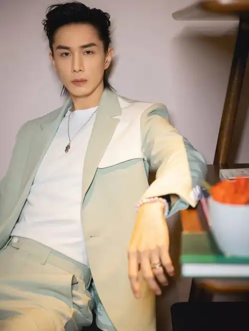 清清爽爽的李承铉