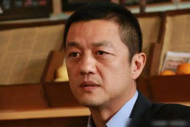 "情场高手"李亚鹏:背叛柯蓝,绿瞿颖甩周迅,今又觅小16岁女友