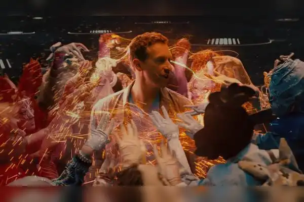 coldplay回归新单higherpowermv首播未来感十足