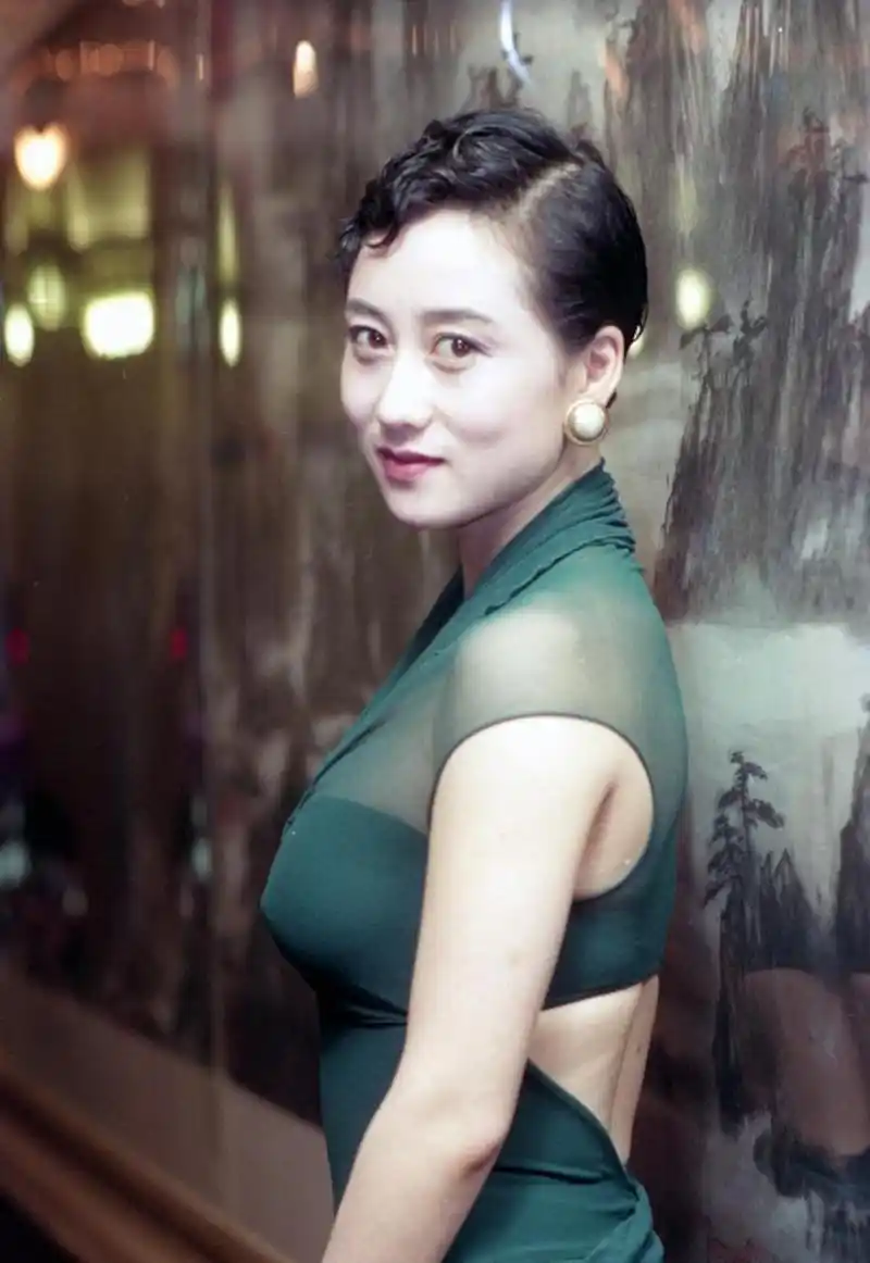 利智八十年代到九十年代旧照,颜值千娇百媚,不愧是亚洲小姐冠军[比心]