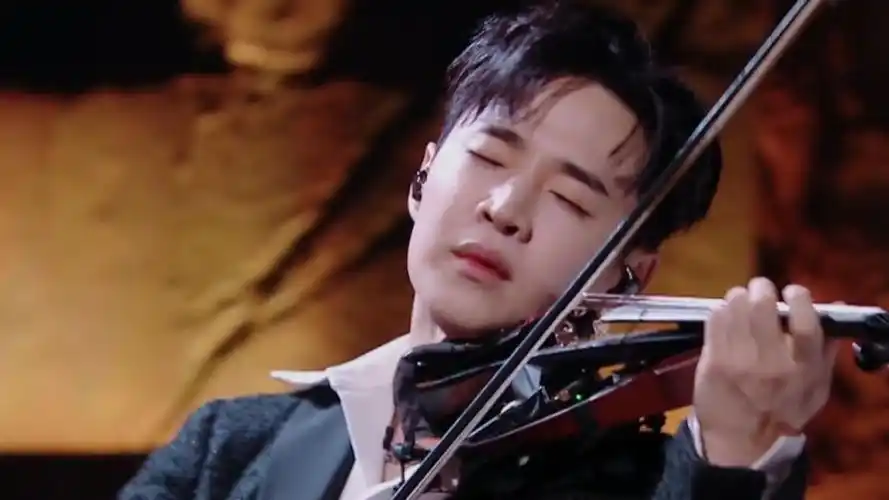 henry刘宪华《radio》舞台结尾拉小提琴这段太酷啦