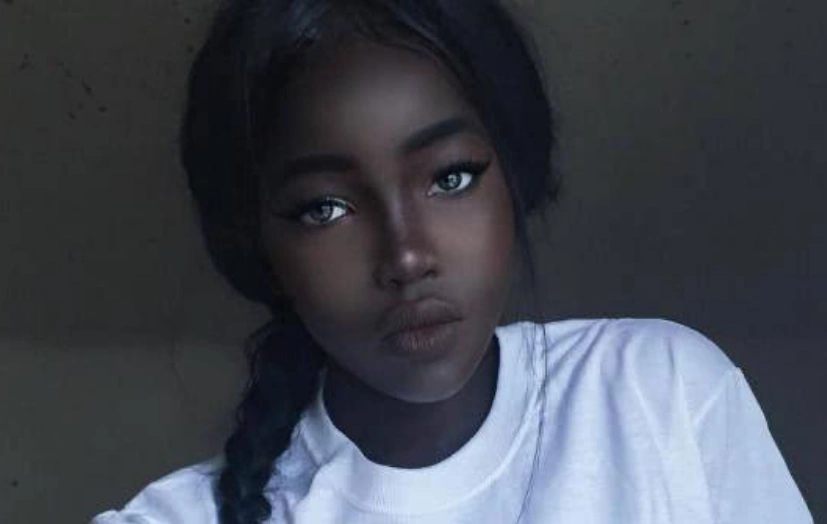 非洲网红黑玫瑰女孩,肤色美颜相机救不了,逆天颜值手机超越不了