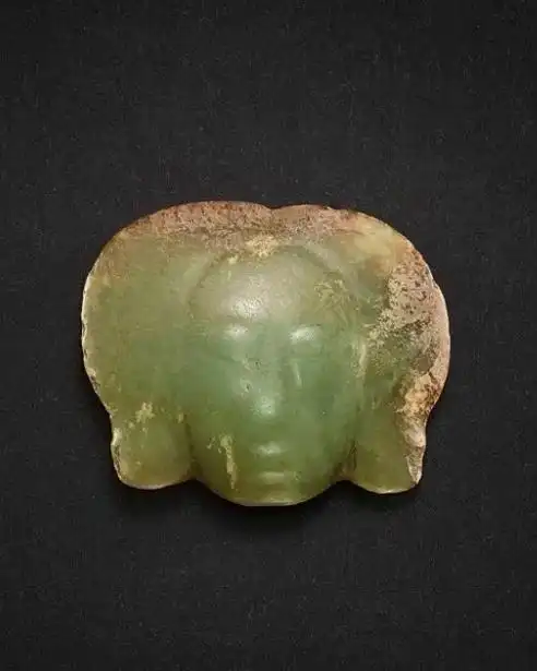 苏富比2023拍卖 红山文化神人面.#高古玉千年之美 #古玉 - 抖音