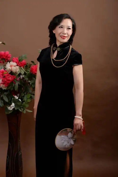 六十优雅塑旗袍