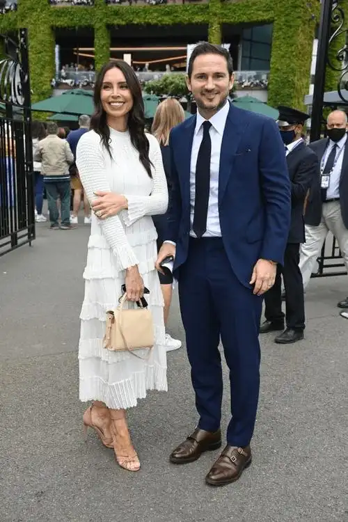 全球十大球星老婆巴萨铁卫排第一维多利亚第二c罗未上榜