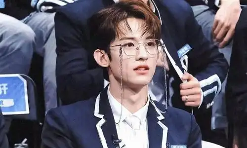 常华森在三年之前参演都市爱情剧《时间倒数遇见你》