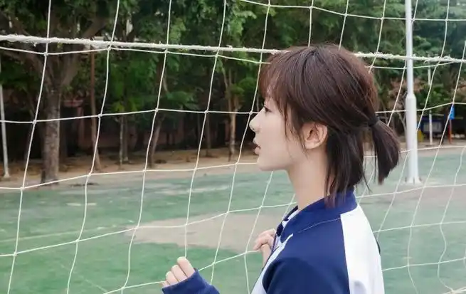 杨紫篮球场元气校园照##杨紫高中生校服造型