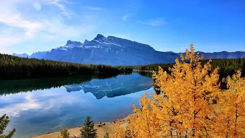 陶醉在加拿大湖光山色的枫景里