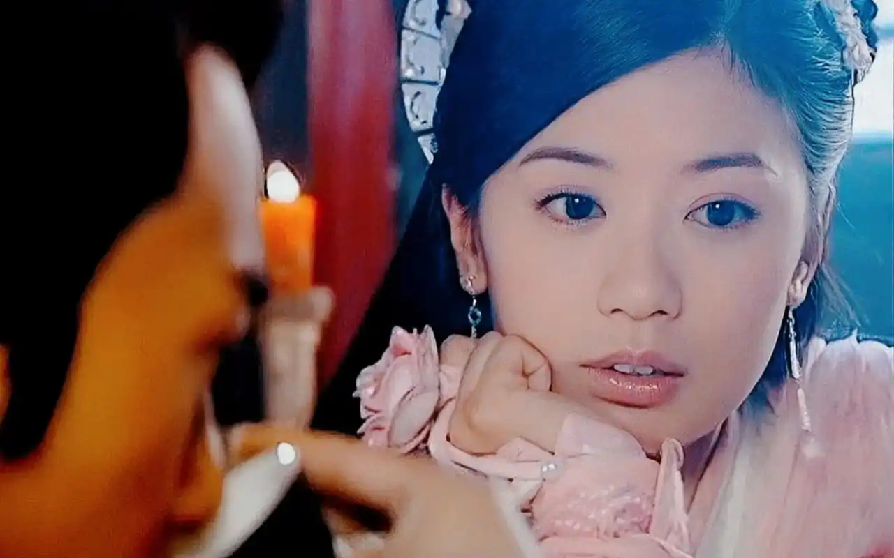 童年两大女神赵敏周芷若,28岁的贾静雯vs24岁的高圆圆,谁更美?